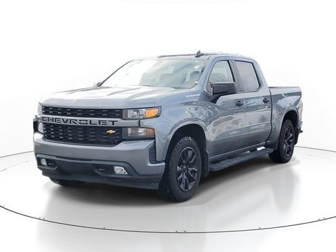 Used 2019 Chevrolet Silverado 1500 Custom w/ Custom Convenience Package AWD/4WD image 2