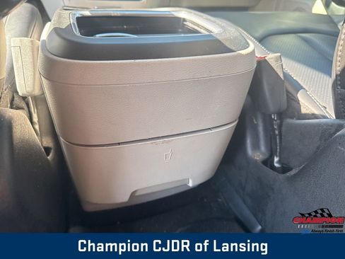 Used 2024 Chrysler Pacifica Touring-L image 42