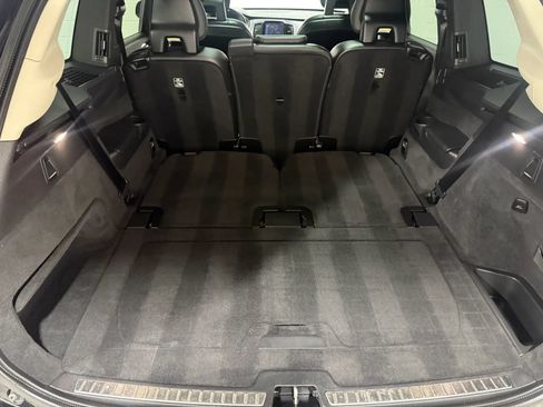 Used 2016 Volvo XC90 T6 Momentum w/ Momentum Plus Package AWD/4WD image 56