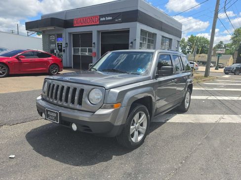 Used 2014 Jeep Patriot Latitude FWD image 1