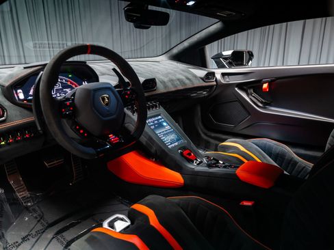 Used 2021 Lamborghini Huracan STO RWD image 54