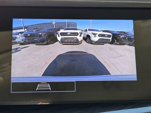 Used 2023 Buick Envision Preferred image 16