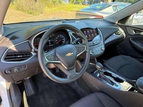 Used 2025 Chevrolet Malibu LT FWD image 10