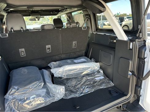 New 2025 Ford Bronco Outer Banks w/ Sasquatch Package image 21