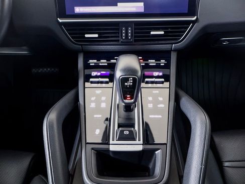 Certified 2022 Porsche Cayenne AWD/4WD image 19