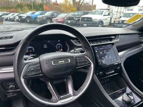 Used 2022 Jeep Grand Cherokee Altitude image 39