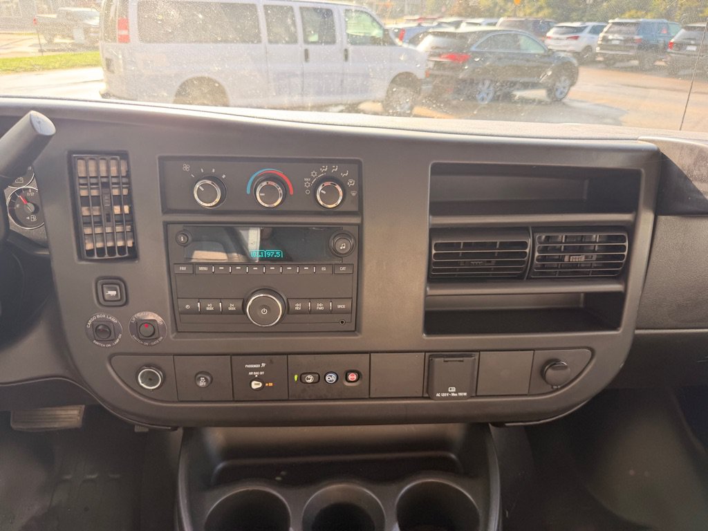 Used 2025 Chevrolet Express 4500 Extended w/ Power Convenience Package RWD image 18