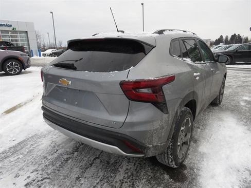 New 2026 Chevrolet Trax LT w/ Driver Confidence Package image 5