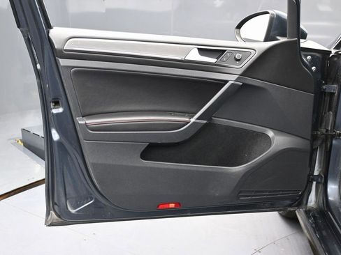 Used 2018 Volkswagen GTI SE w/ SE Leather Package image 39