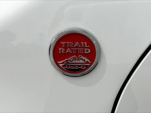 Used 2022 Jeep Renegade Trailhawk image 8