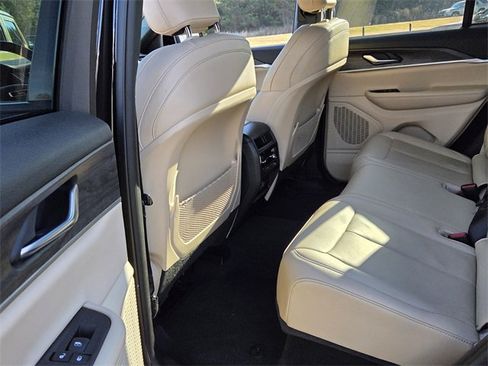 Used 2023 Jeep Grand Cherokee Limited image 7