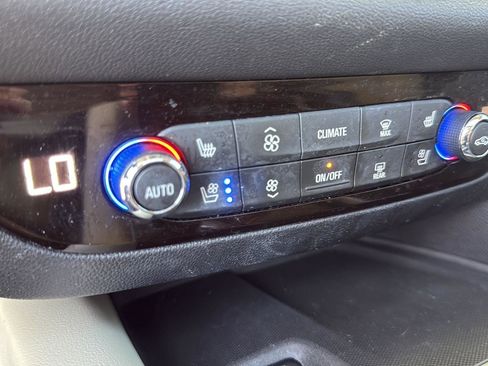 Used 2020 Buick Enclave Premium w/ Sun and Sites Package AWD/4WD image 31