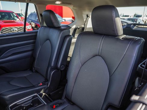 Certified 2025 Toyota Grand Highlander FWD image 19