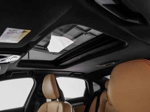 Used 2017 Volvo S90 T6 Momentum w/ Vision Package image 4