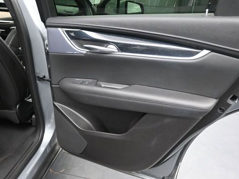 Certified 2025 Cadillac XT5 Premium Luxury image 17