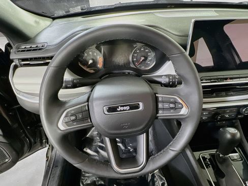 Used 2023 Jeep Compass Limited AWD/4WD image 11