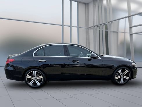 Used 2025 Mercedes-Benz C 300 4MATIC Sedan image 4