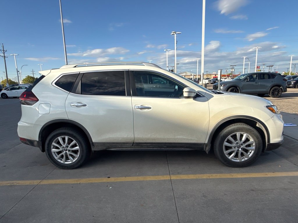 Used 2019 Nissan Rogue SV AWD/4WD image 2