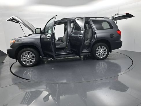 Used 2017 Toyota Sequoia Platinum AWD/4WD image 80