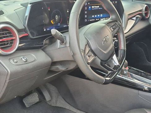 Used 2024 Chevrolet Trax RS w/ Sunroof Package FWD image 9
