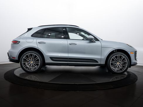 Certified 2026 Porsche Macan image 8