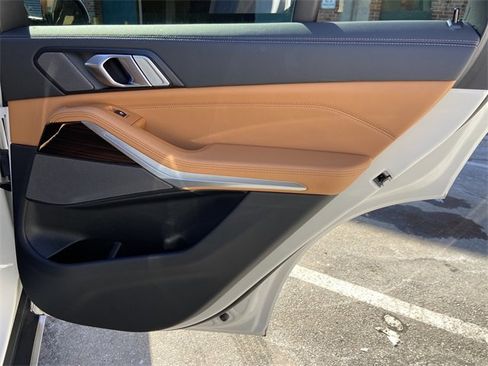 Used 2025 BMW X5 xDrive50e w/ Premium Package image 27