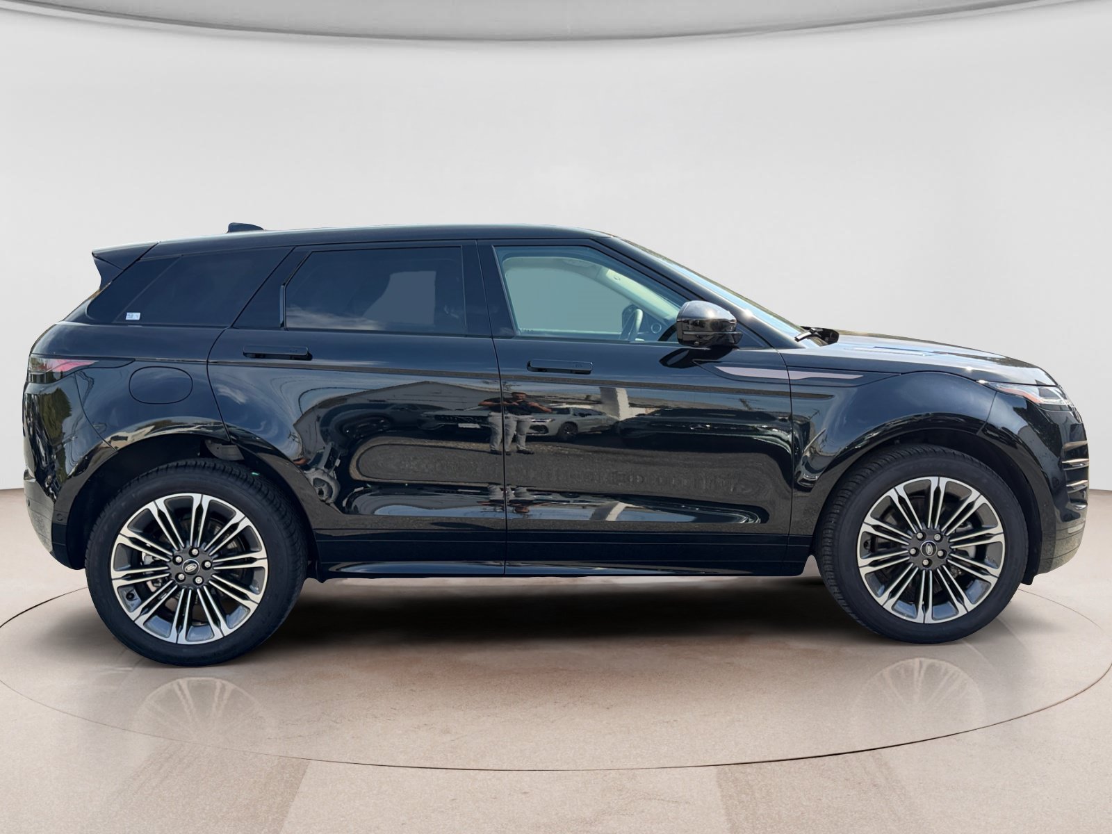Used 2025 Land Rover Range Rover Evoque Dynamic SE AWD/4WD image 6