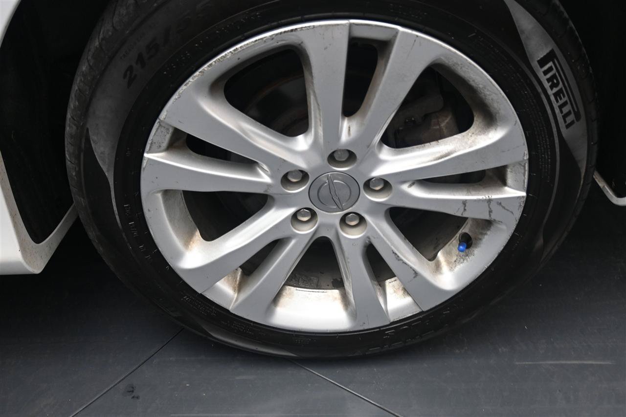 Used 2017 Chrysler 200 Limited Platinum w/ Comfort & Convenience Group FWD image 18