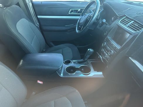 Used 2017 Ford Explorer XLT w/ Equipment Group 201A FWD image 9