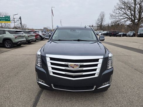 Used 2020 Cadillac Escalade Luxury image 2