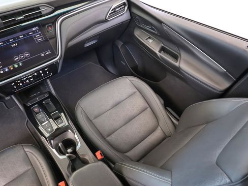 Used 2022 Chevrolet Bolt LT w/ Infotainment Package FWD image 18
