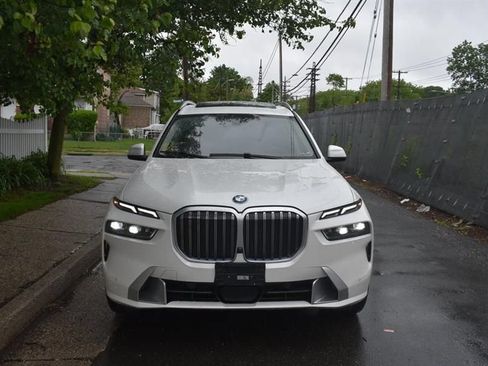 Used 2026 BMW X7 xDrive40i AWD/4WD image 3