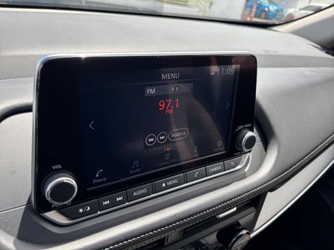 Used 2025 Nissan Rogue SV FWD image 20