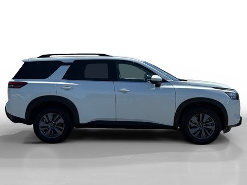 Used 2024 Nissan Pathfinder SV FWD image 6