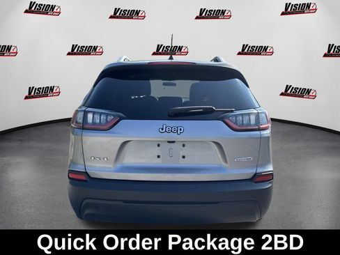 Used 2019 Jeep Cherokee Latitude Plus w/ Cold Weather Group AWD/4WD image 4