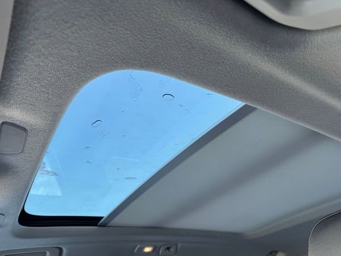 Used 2024 Volvo XC40 B5 Plus image 25