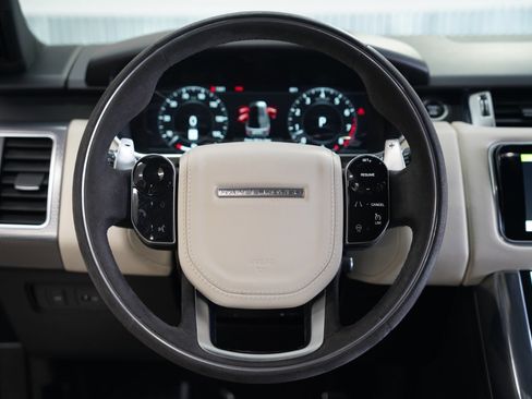 Used 2022 Land Rover Range Rover Sport HST image 12