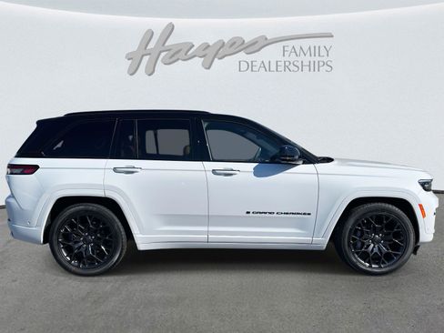 New 2025 Jeep Grand Cherokee Summit image 3