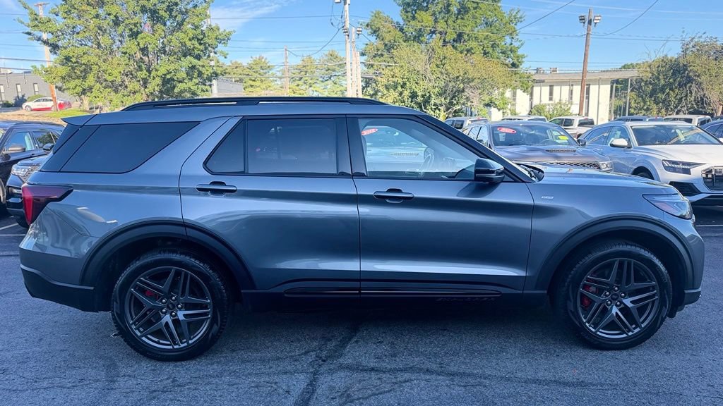Used 2025 Ford Explorer ST-Line w/ ST-Line Street Pack AWD/4WD image 10