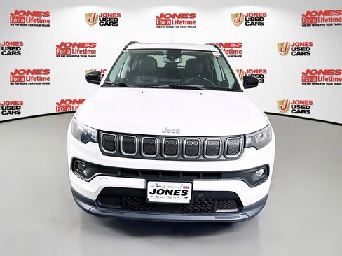 Used 2022 Jeep Compass Latitude w/ Sun and Sound Group AWD/4WD image 13