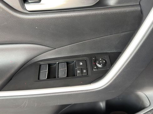 Used 2025 Toyota RAV4 XLE AWD/4WD image 18