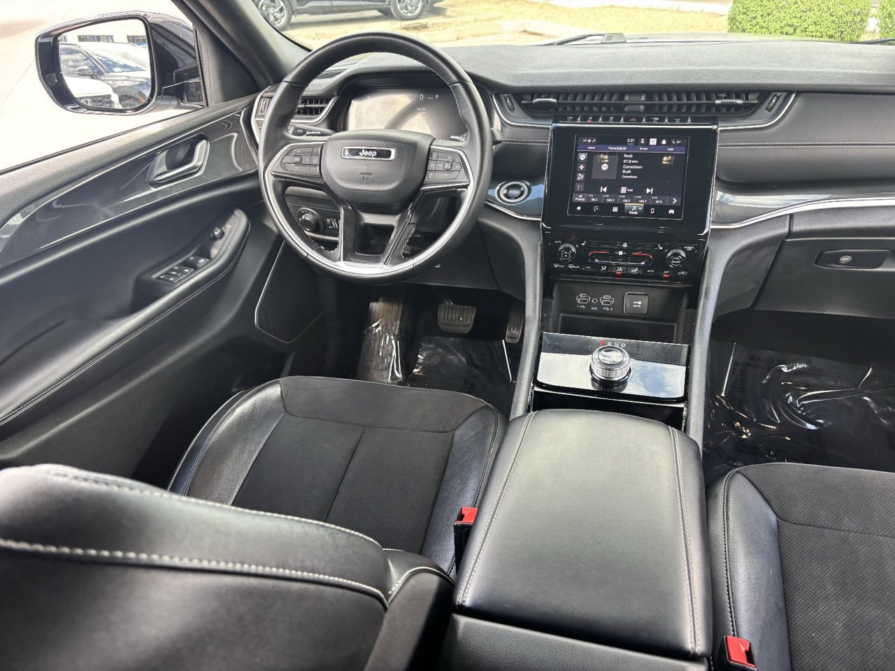 Used 2022 Jeep Grand Cherokee Altitude AWD/4WD image 12