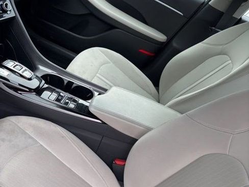 Used 2023 Hyundai Sonata SE image 12