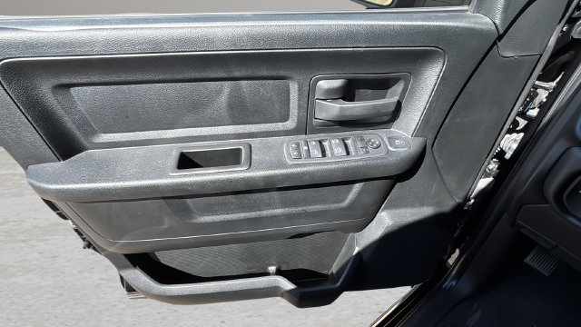 Used 2024 RAM 2500 Tradesman w/ Chrome Appearance Group AWD/4WD image 17