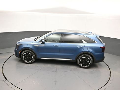 Certified 2025 Kia Sorento EX image 43
