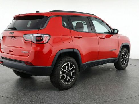 Used 2025 Jeep Compass Trailhawk AWD/4WD image 7