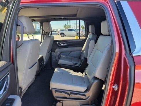 Used 2021 Chevrolet Suburban LT w/ LT Signature Package RWD image 28