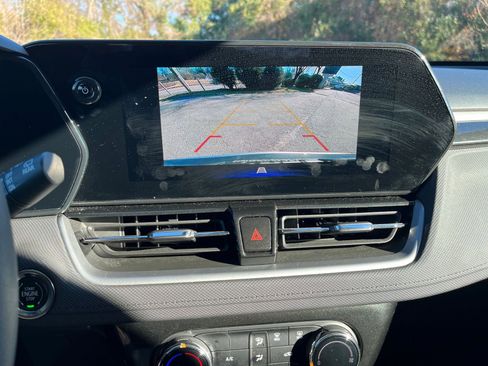 Used 2025 Chevrolet TrailBlazer LT w/ Driver Confidence Package image 17