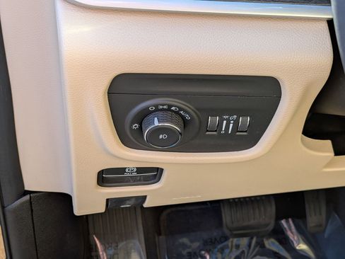 Certified 2025 Jeep Grand Cherokee L Limited w/ Black Appearance Package image 16