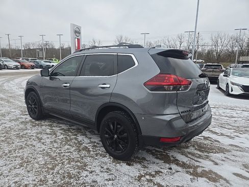 Used 2018 Nissan Rogue SV w/ Premium Package image 5